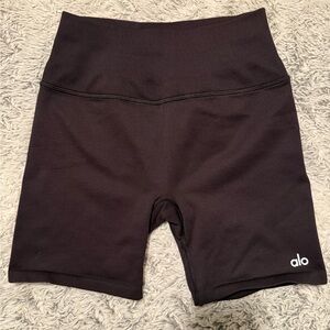 ALO Yoga Women's Dark Bike Shorts